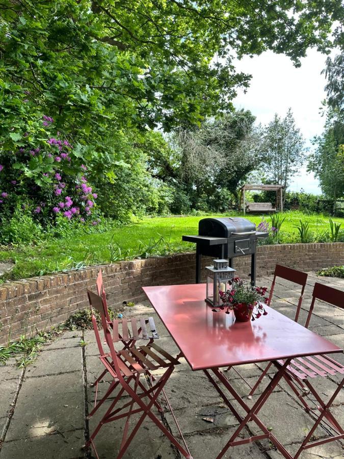 Peaceful Cottage With Private Garden 黑尔舍姆 外观 照片